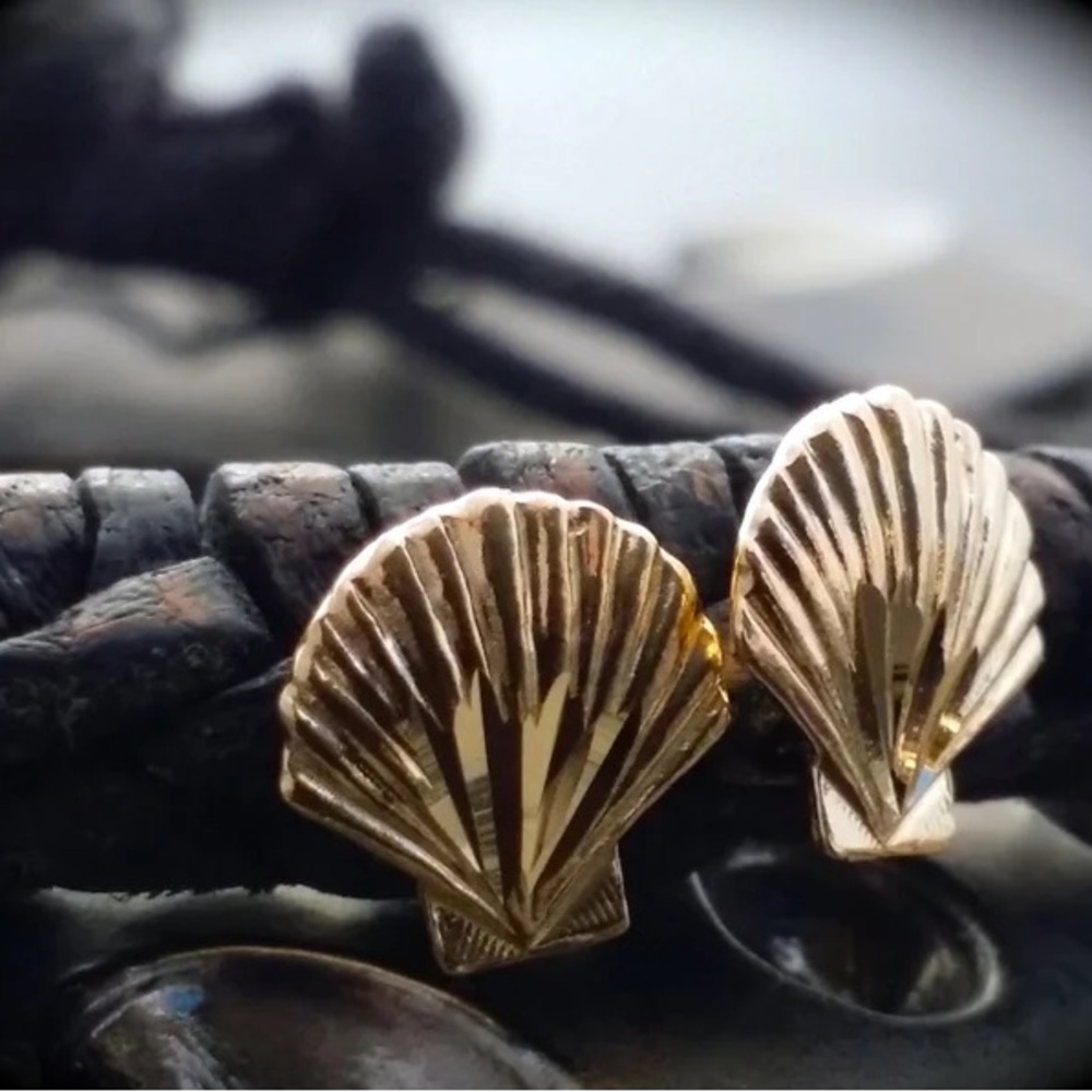 14k Solid Yellow Gold Sea Shell Stud Earrings - image 5